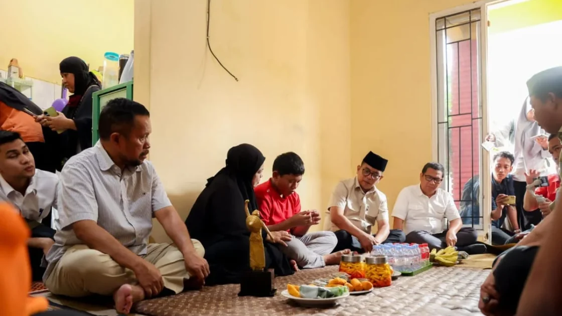 Dua Keluarga Jurnalis dari Lima Jurnalis yang Hilang Kontak, Disambangi Gubernur Banten Andra Soni