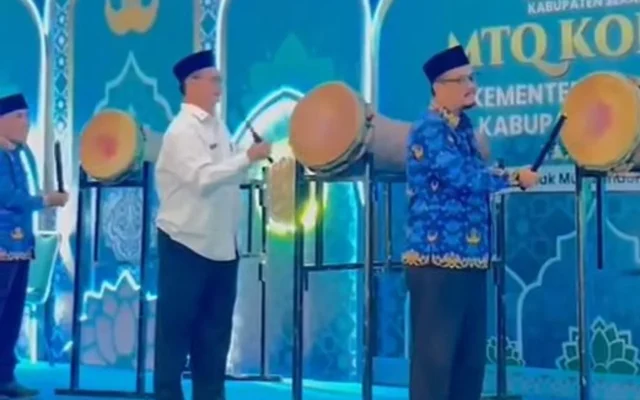Resmi dibuka MTQ KORPRI Kemenag Kabupaten Serang dengan menabuh bedug bersamaa